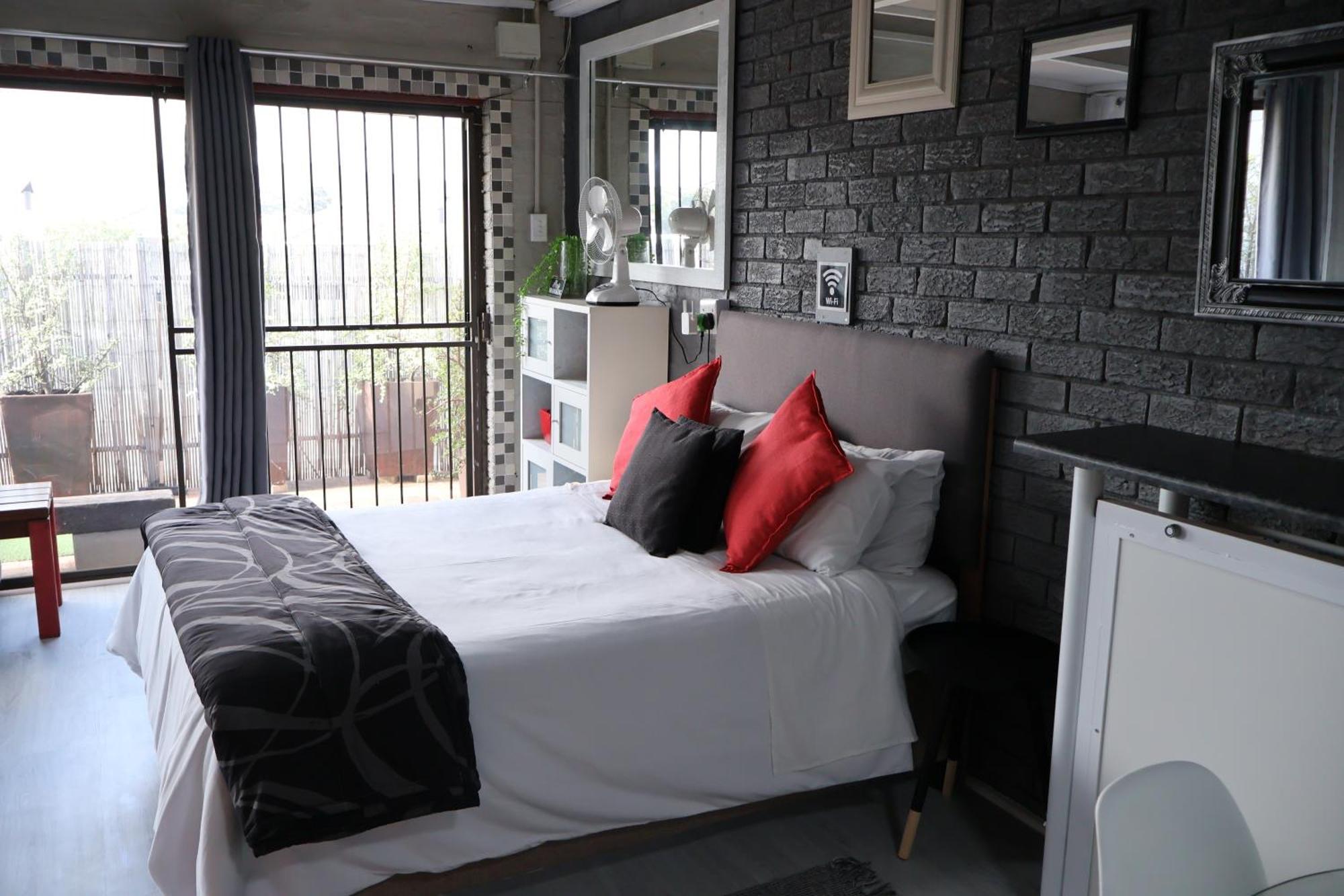 Azura Sleep Brackenfell Apartment Room photo